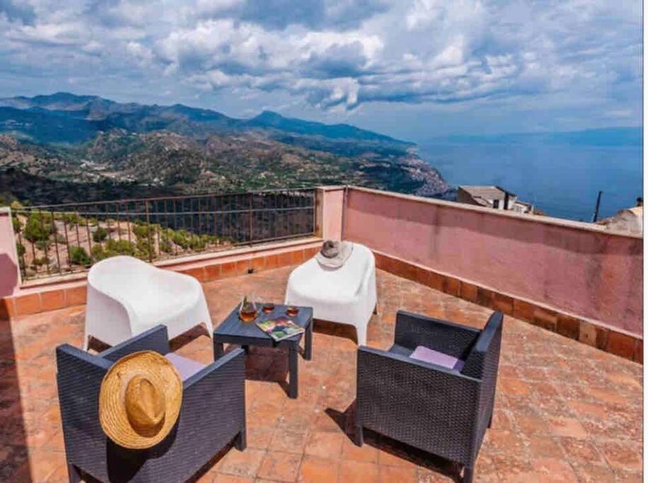 Vila Taormina - The Godfathers Little Mansion Forza dʼAgro Exteriér fotografie